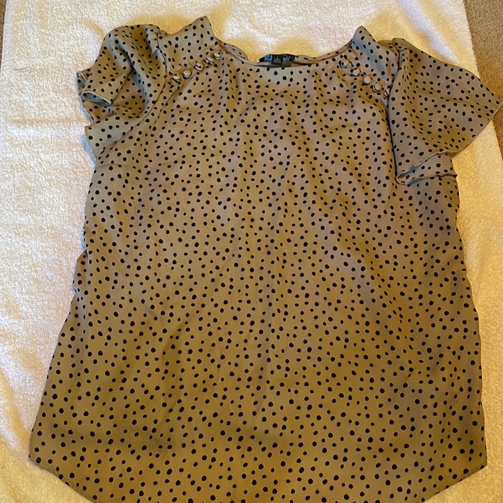 Flutter sleeve tan and black shirt, back is plain tan